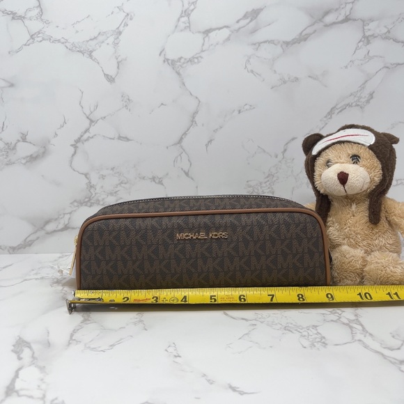 Michael Kors Giftables Medium Pencil Case - Picture 2 of 10
